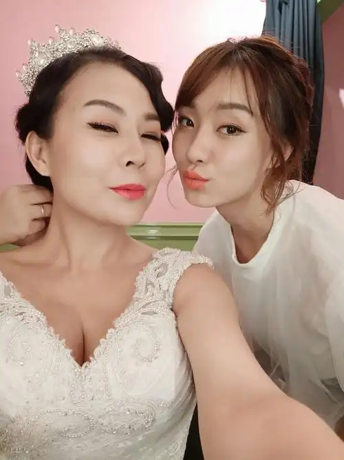 给我带回来一个贴心的女儿!女儿给我们家添龙添凤!聪慧善良识大体.