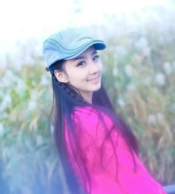 许晓诺,20岁,武汉音乐学院声乐系的邻家女孩.