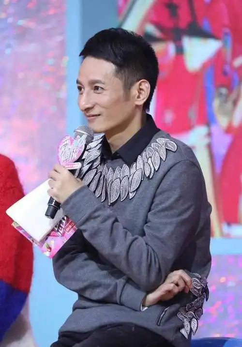 6位瘦到脱相的男星文物脸弱不禁风筷子腿越看越难看