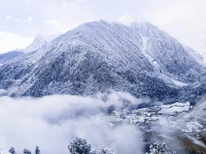 以雪之名,贺新春_云南_轿子雪山_地区