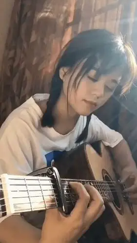 阳光干净女生指弹吉他欣赏吉他小视频/小音频-彼岸吉他 - 一站式吉他