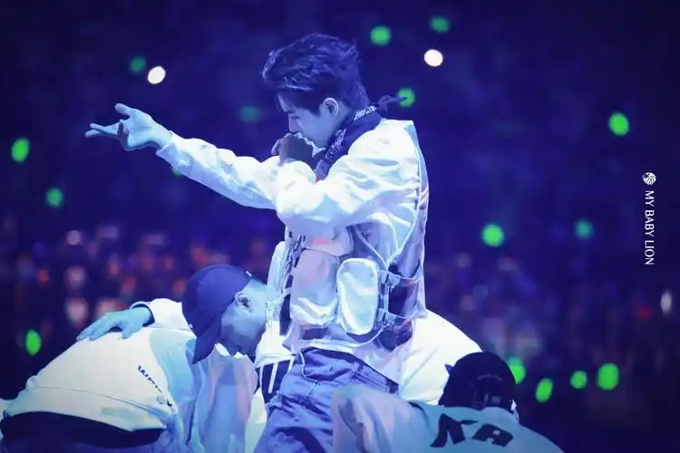 201003 这就是街舞3总决赛 @uniq-王一博 cr… - 堆糖,美图壁纸兴趣