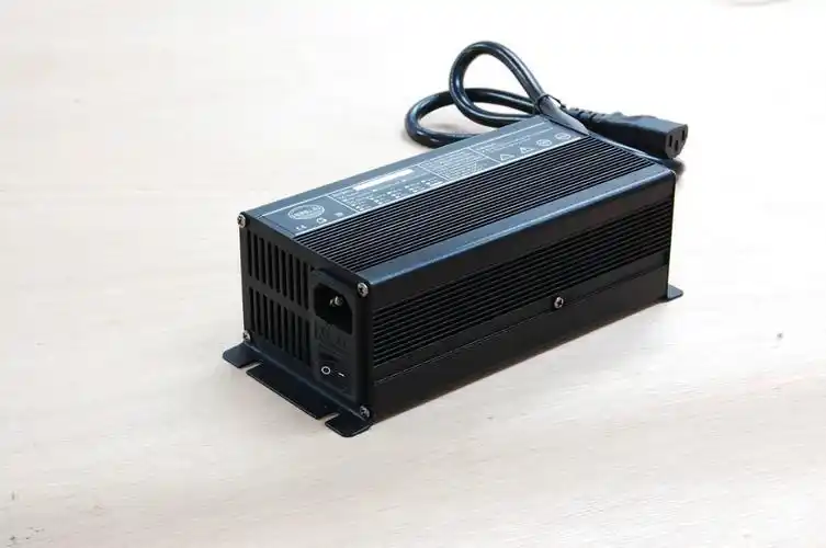 供应泓钜24v10a铅酸电池充电器