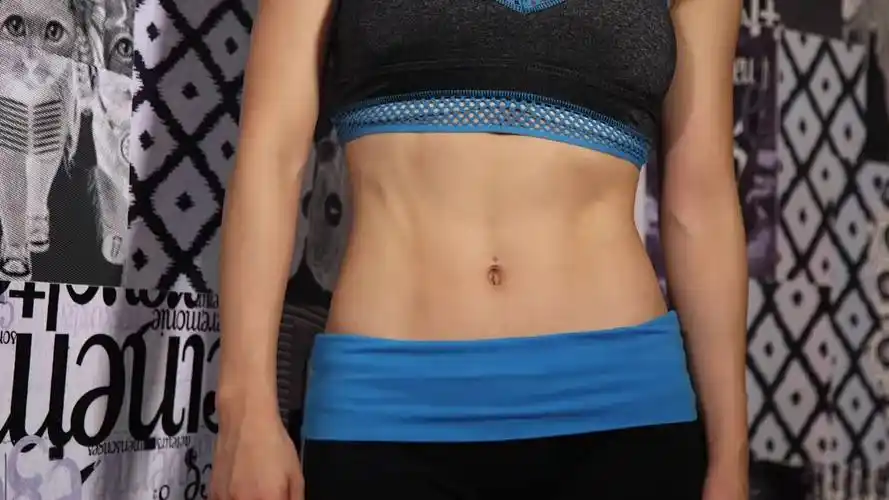 coffee林芊妤一个月练成小蛮腰腹肌人鱼线