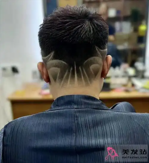 男士帅气雕刻发型 展现你的独特感_时尚男发 - 美发站