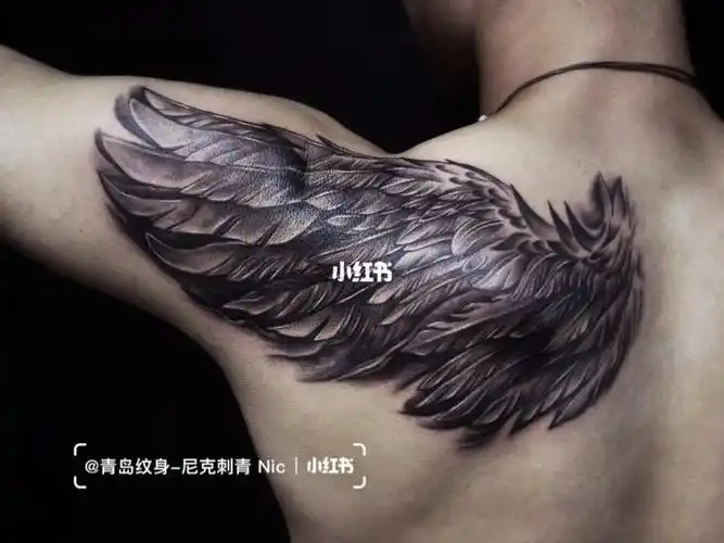 欧美风格翅膀纹身展翅高飞
