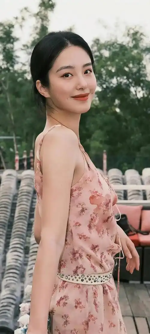 杨采钰壁纸刚知道少年英雄小哪吒是她唱的啊