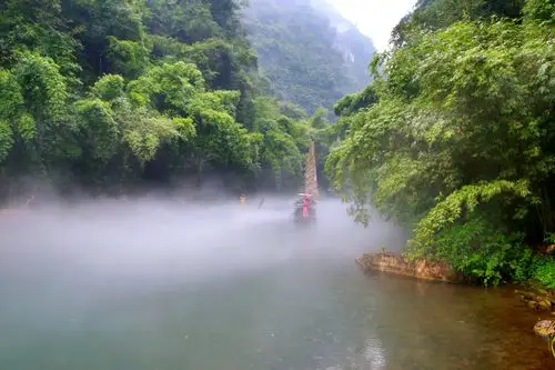江南秀丽好风光              山清水秀泊孤舟