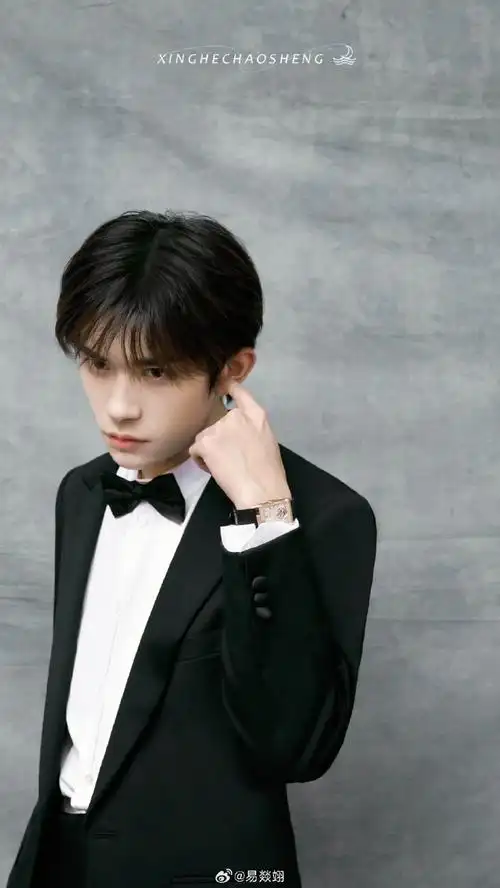 易烊千玺lindberg品牌全球代言人##易烊千玺代言瑞幸