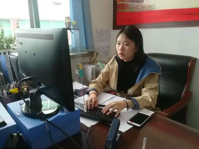 4月1日,办公室工作照片. - 美篇