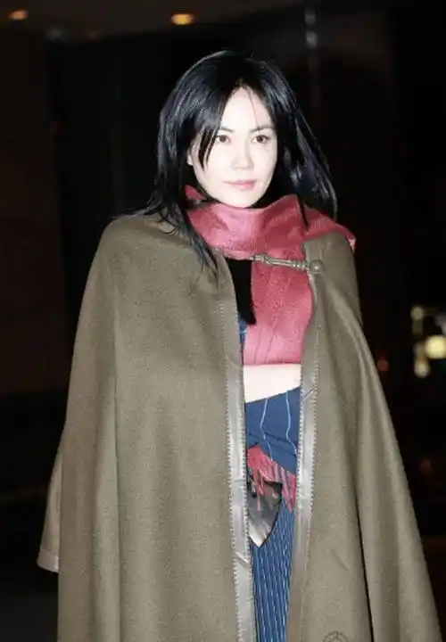 原创王菲174身材穿啥都有高级感披肩围巾就有国际范气场开挂