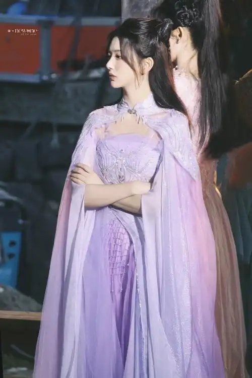 孔雪儿紫色露背裙##孔雪儿斗罗大陆2