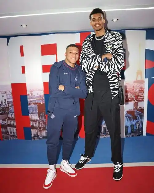 姆巴佩现年23岁,身高1米78,场上司职前锋.