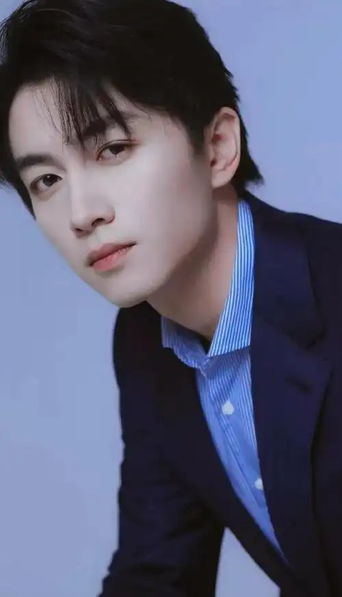 陈晓穿西装真美让你的心承载这魔力