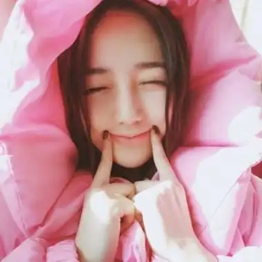 qq头像女生嘟嘴超萌女生嘟嘴有点可爱有点萌