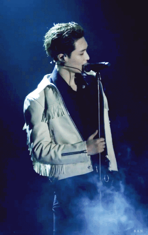 张艺兴 lud 舞台 动图