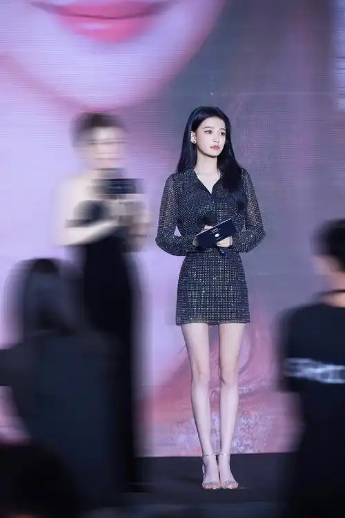 东北辣妈孙怡美腿玉足大赏,这就是高级脸哦