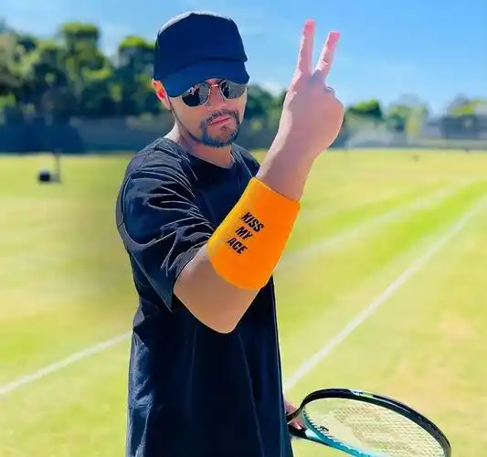 原创周杰伦又登负面热搜用专属app割韭菜惹众怒行为堪比黄牛