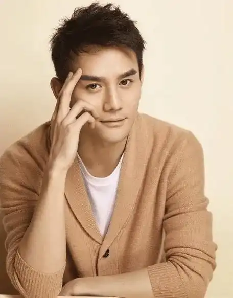 我不光颜值控,我还手控,王凯,张艺兴,成毅的手vs黄轩的手, - 抖音