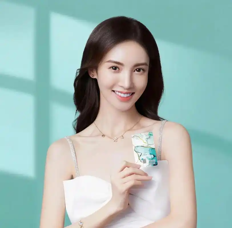 金晨,一直是我非常喜欢的美女演员,她在电影《孤注一掷》里的"美女