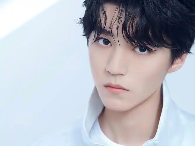 tfboys与光并存全新写真展现元气