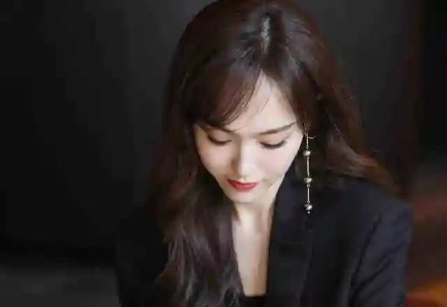 盘点八大女星的霸道总裁造型,你觉得谁最有气场?