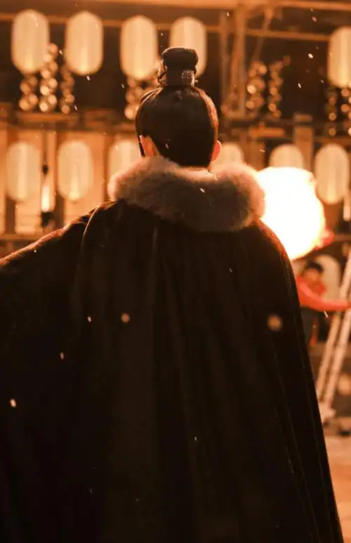 《星汉灿烂》杀青!吴磊黑袍披风造型又飒又贵气