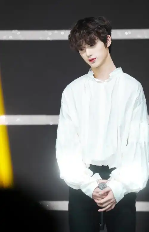 站姐神图#我喜欢的愚人节贺图们    @时代少年团-丁程鑫