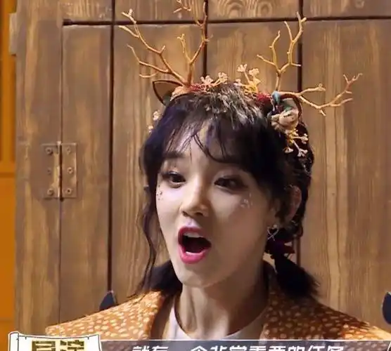 宋雨琦用瓢敲baby的头,随后又打得她满脸泥巴_幅度_蔡徐坤_泥土