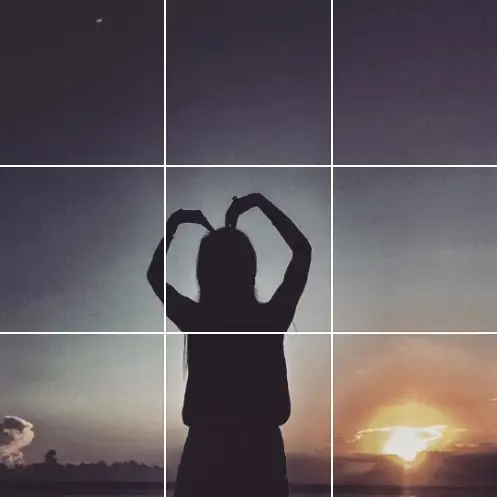 周扬青晒出一张自己的背影照,照片中,周扬青双手举过头顶比出爱心的