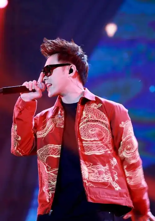 潘玮柏近照发福变胖,本人超像郝邵文,网友大呼快减肥!