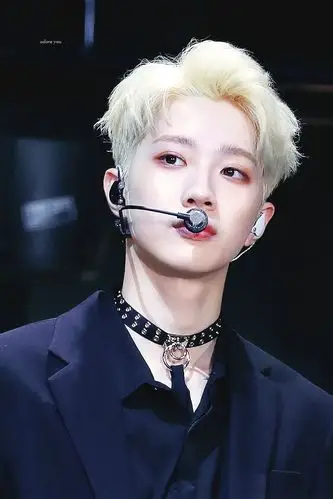 赖冠霖金发美图分享 你是我一个人的兵荒马乱