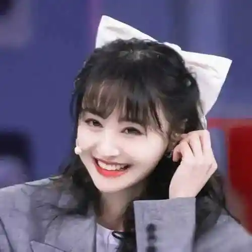 郑爽外貌大变五官不协调眼睛不对称香肠嘴引热议