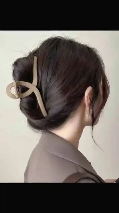 慵懒休闲抓夹扎发发型教程,简约甜美大抓夹,发量多的姐妹福音