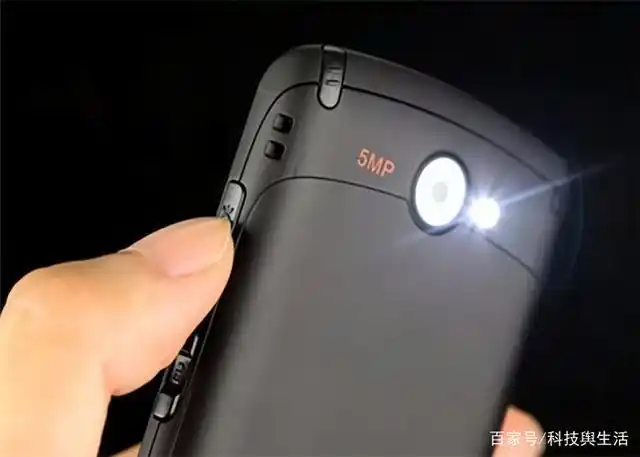 手机手电筒的作用仅仅是照明这么简单?这可不对,知道的人真不多
