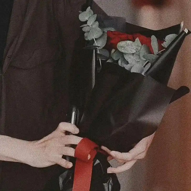 那些肖战捧花头像,94真的很衬他.#肖战 #肖战顺 - 抖音