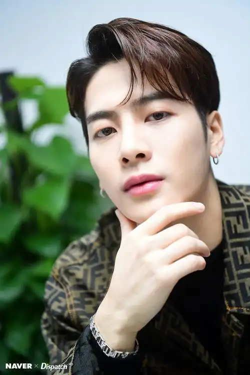 "现实漫撕男"d社王嘉尔生日见面会后台直击