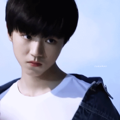 王俊凯动图 cr.他的小卷毛啊