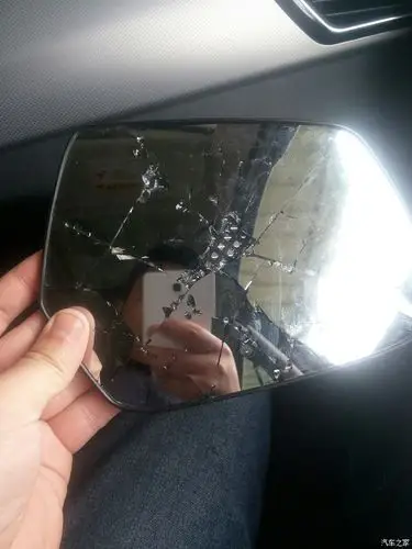 r7 右后视镜里镜片破碎