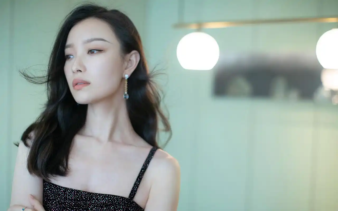 倪妮性感精致高清桌面壁纸