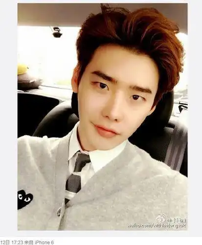 把上面的头发梳上去,然后三八分的发型叫什么