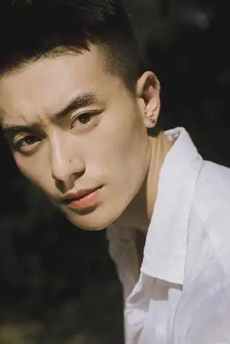 能被名媛樊野看上的男模,颜值和身材自然不会差了