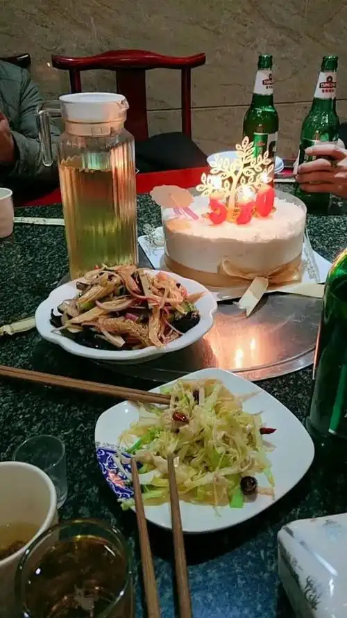 这感情杠杠的的,男人过生日专门跑来一起过,着实的撒了一大把狗粮98