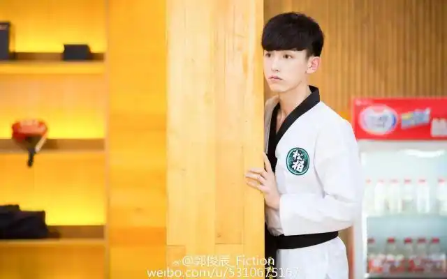 《少年派》男主郭俊辰透露幕后拍摄花絮,采访时彰显高情商