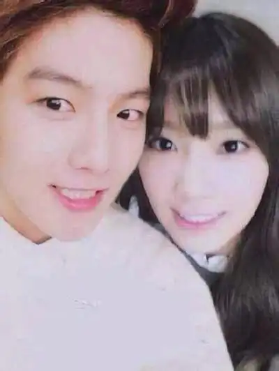 伯贤泰妍同台照片曝光,曝两人恋情经过分手原因!