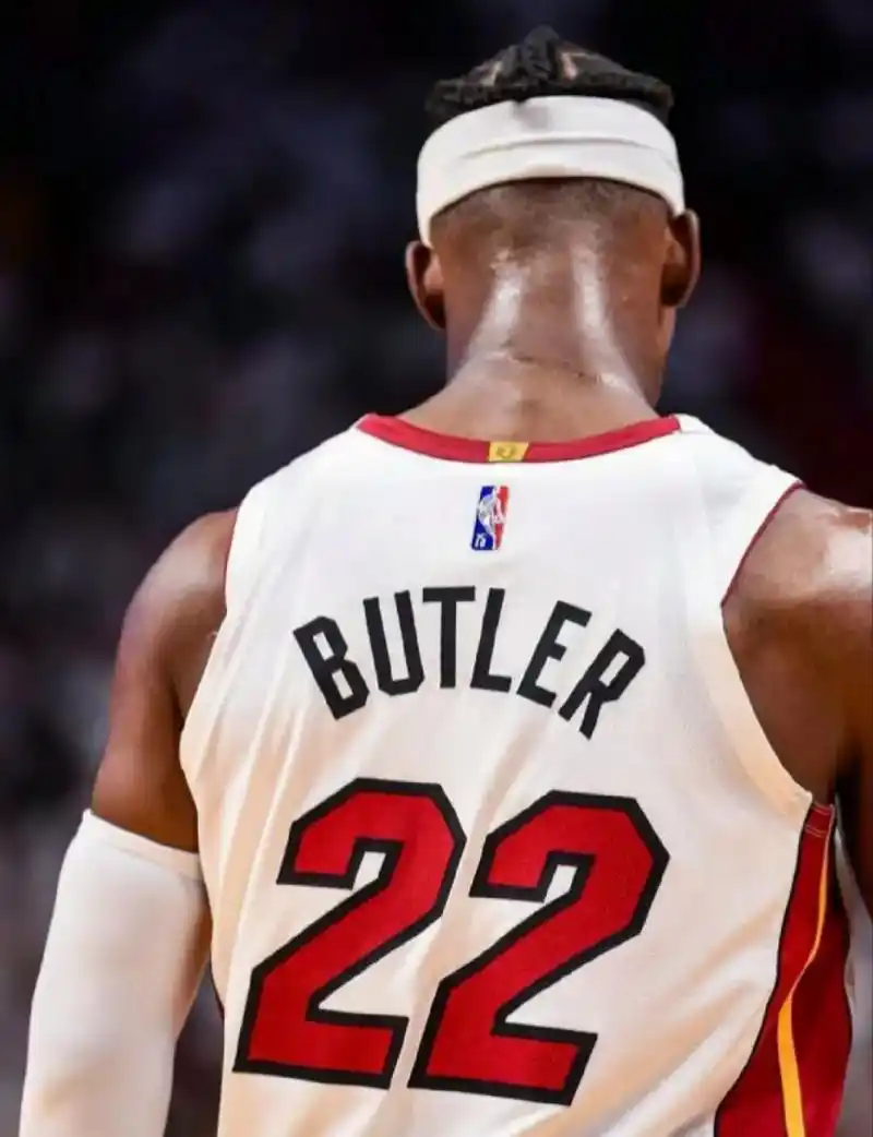 巴特勒左脚肿胀,再现孤单背影.承认掘金优秀,巴特勒尽力了.从 - 抖音