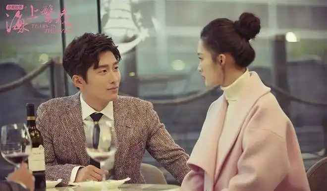 最近由李沁黄景瑜主演的《爱上特种兵》,童瑶朱一龙主演的《叛逆者》