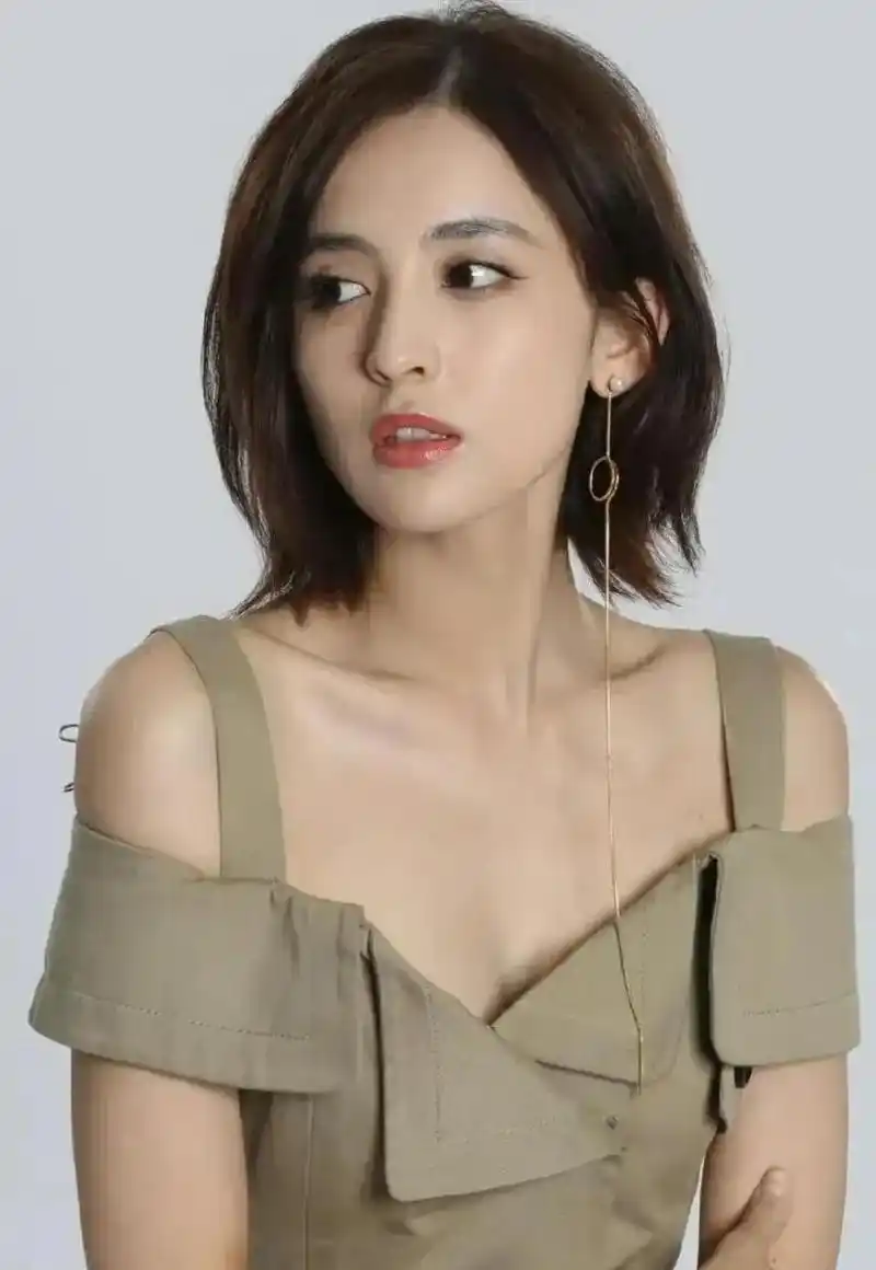 古力娜扎生图,一个字,美…这颜值与气质,让人难以抗拒