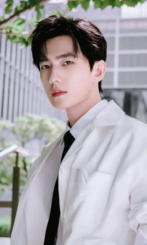 杨洋微博简介删除贾士凯