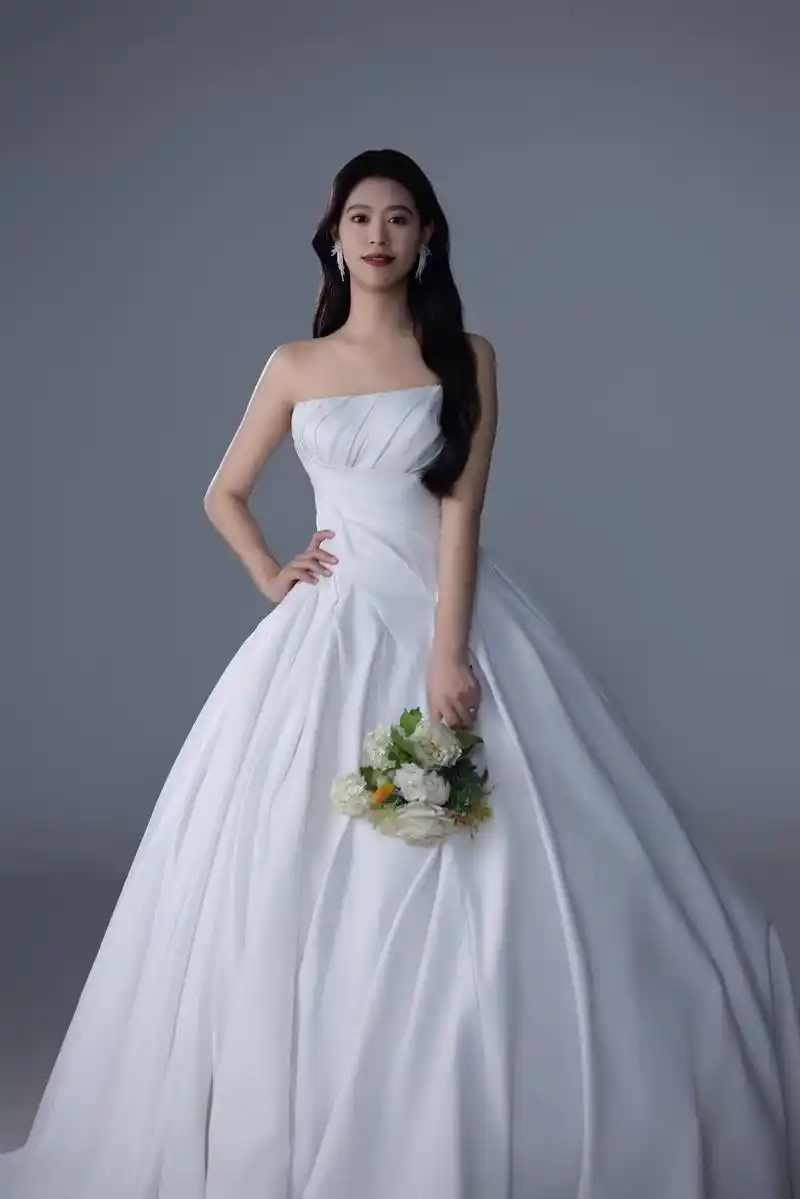 大象映画互勉.单人婚纱照#每个女孩的婚纱梦 总体来说化妆小姐 - 抖音